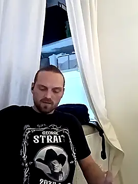 Snapshot of VitaminmanFL chatting on 10/06/25, 12:19 VitaminmanFL online show from 10/06/25, 12:19