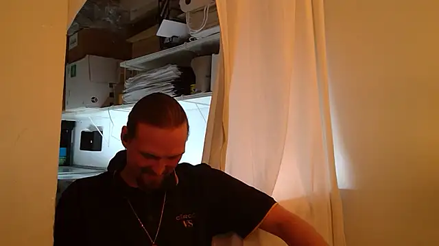 Snapshot of VitaminmanFL chatting on 11/24/25, 01:27 VitaminmanFL online show from 11/24/25, 01:27