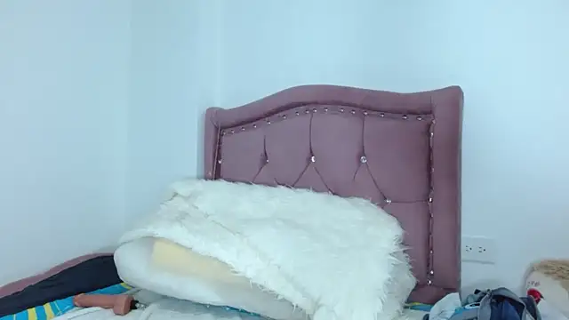 Snapshot of AvaAngel69 chatting on 02/13/25, 12:21 AvaAngel69 online show from 02/13/25, 12:21