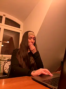 emiliasommer online show from 10/04/25, 08:07