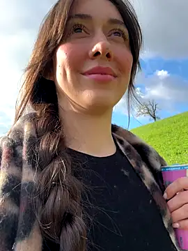 emiliasommer online show from 10/16/25, 02:18