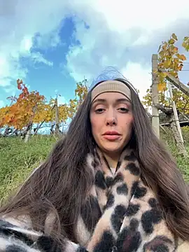 emiliasommer online show from 10/24/25, 03:08