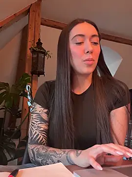 emiliasommer online show from 12/04/25, 03:10