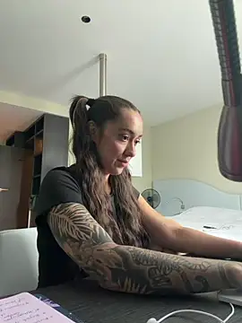 emiliasommer online show from 06/17/26, 12:29