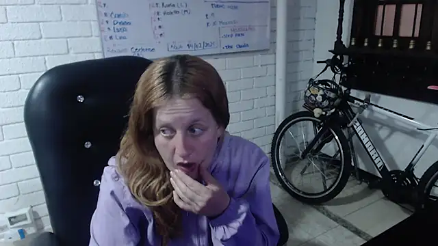 ViioletaMora online show from 02/21/25, 10:39