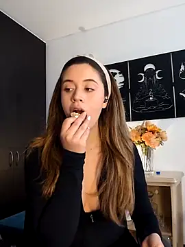 maliciaworld online show from 10/04/25, 03:32