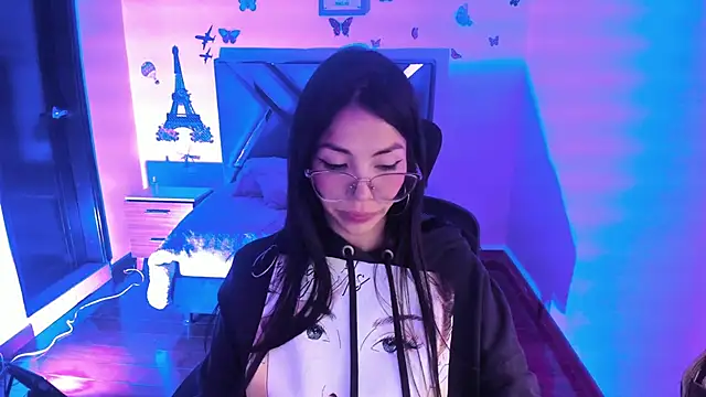 Snapshot of Aylinn_diaz chatting on 12/06/24, 11:47 Aylinn diaz online show from 12/06/24, 11:47