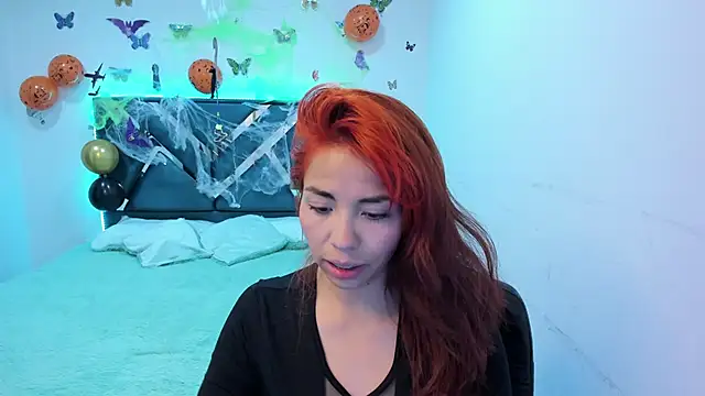 Snapshot of Aylinn_diaz chatting on 10/20/25, 12:49 Aylinn diaz online show from 10/20/25, 12:49