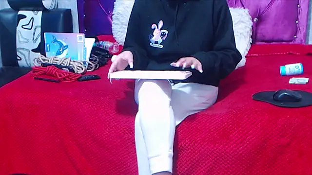 AyshaScott online show from 11/21/25, 12:15