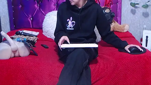 AyshaScott online show from 11/30/25, 01:15