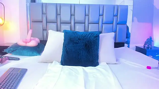 Snapshot of Emily_Gil1 chatting on 01/31/25, 02:07 Emily Gil1 online show from 01/31/25, 02:07