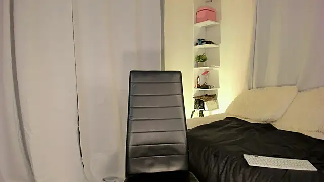 Snapshot of cami_cruzz chatting on 07/07/26, 08:35 cami cruzz online show from 07/07/26, 08:35
