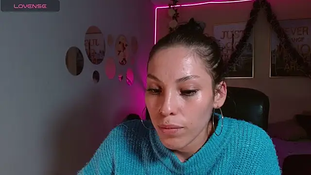 Snapshot of KokoAndRin chatting on 12/18/24, 07:30 KokoAndRin online show from 12/18/24, 07:30