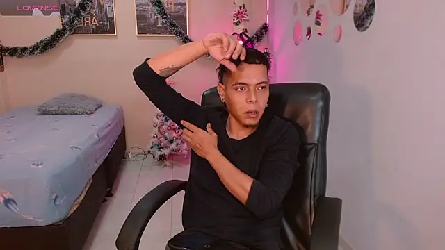 Snapshot of KokoAndRin chatting on 12/23/24, 09:08 KokoAndRin online show from 12/23/24, 09:08