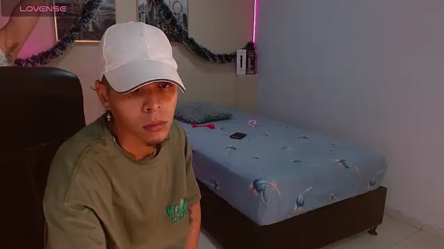 Snapshot of KokoAndRin chatting on 12/26/24, 06:22 KokoAndRin online show from 12/26/24, 06:22