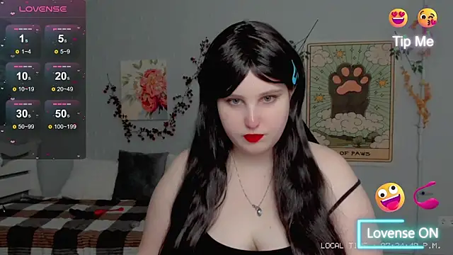 Snapshot of Crystal_Chris chatting on 09/15/25, 04:18 Crystal Chris online show from 09/15/25, 04:18