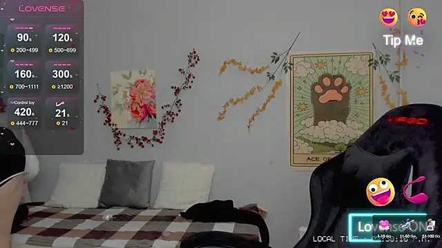 Snapshot of Crystal_Chris chatting on 09/30/25, 04:34 Crystal Chris online show from 09/30/25, 04:34