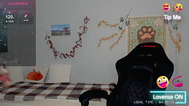 Snapshot of Crystal_Chris chatting on 11/28/25, 02:20 Crystal Chris online show from 11/28/25, 02:20