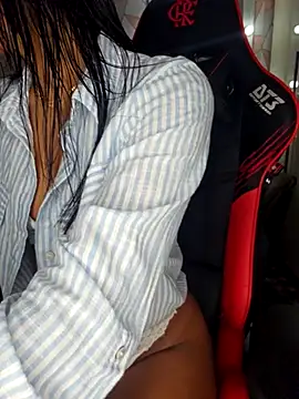 Snapshot of moreninhasilva chatting on 12/20/25, 12:29 moreninhasilva online show from 12/20/25, 12:29