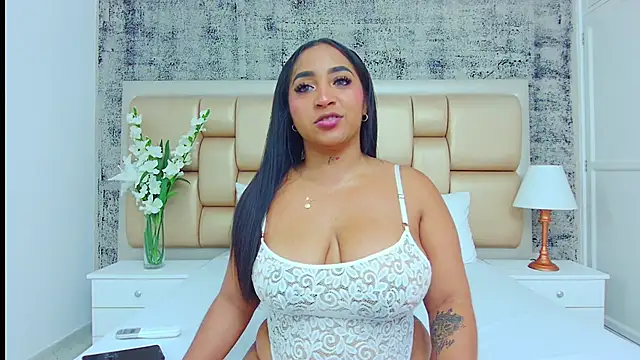 KateVenegas online show from 02/08/25, 08:21