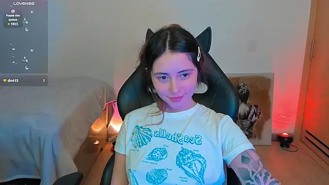 Snapshot of annie_mora chatting on 10/04/25, 02:53 annie mora online show from 10/04/25, 02:53