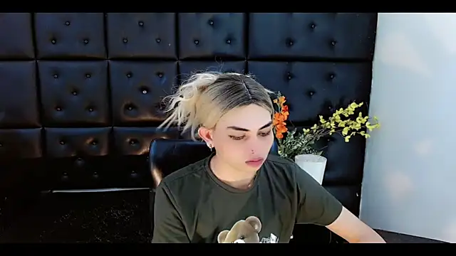 Daniela Pink  online show from 02/11/26, 07:30