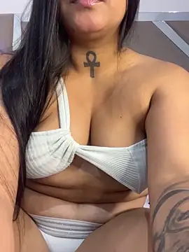 Snapshot of Bianca__69 chatting on 10/18/25, 03:42 Bianca 69 online show from 10/18/25, 03:42