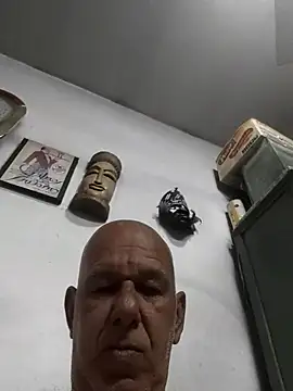 FabiQuilmes online show from 10/05/25, 03:32