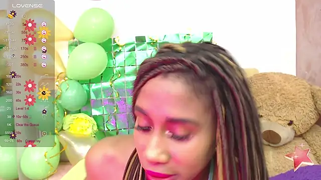 Snapshot of SheylaBrodhlei chatting on 03/17/25, 12:25 SheylaBrodhlei online show from 03/17/25, 12:25