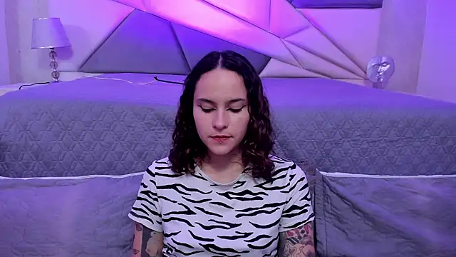 Snapshot of AnnyThompson_ chatting on 01/08/25, 11:30 AnnyThompson online show from 01/08/25, 11:30