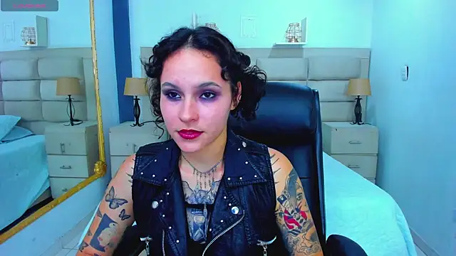 Snapshot of AnnyThompson_ chatting on 09/19/25, 09:04 AnnyThompson online show from 09/19/25, 09:04