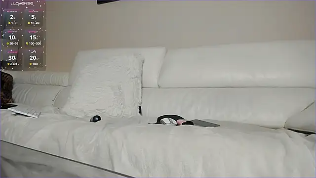 xqueenyasmine online show from 02/12/25, 05:48