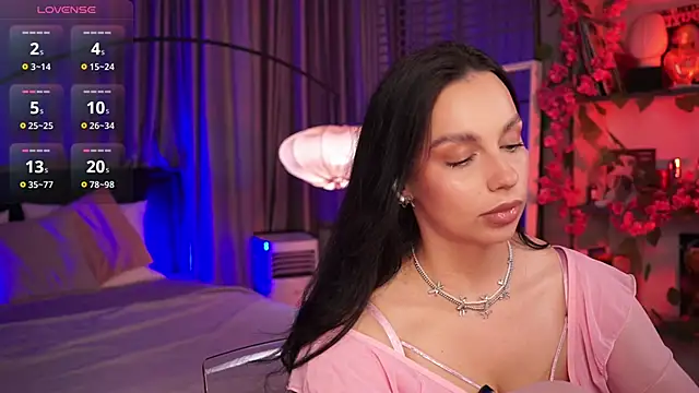 LunaNight online show from 09/12/25, 08:20