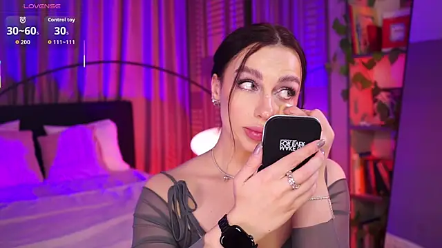 LunaNight online show from 12/15/25, 08:46