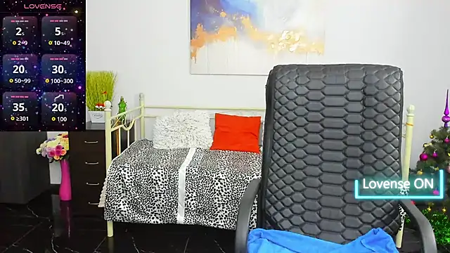 Julia Dean online show from 12/18/25, 12:55