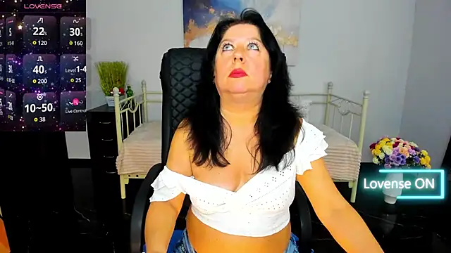 Julia Dean online show from 05/15/26, 11:50