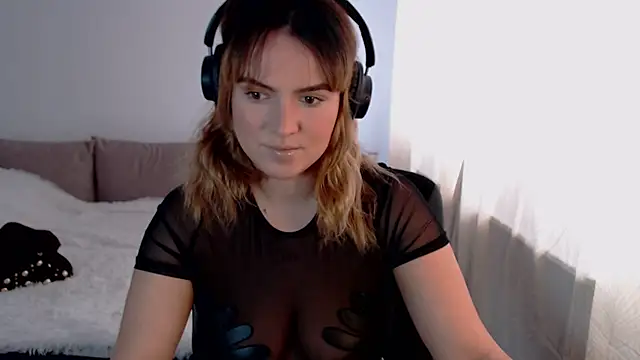 ChloeJewel1 online show from 04/04/26, 08:23