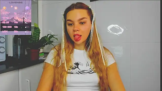 Snapshot of Molly_sweetie chatting on 07/19/26, 06:28 Molly sweetie online show from 07/19/26, 06:28