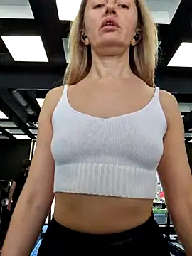 Miss    Mia  online show from 02/06/25, 09:32