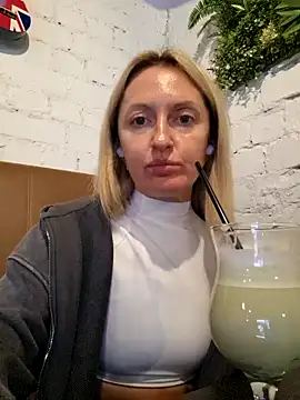 Miss    Mia  online show from 10/02/25, 09:27