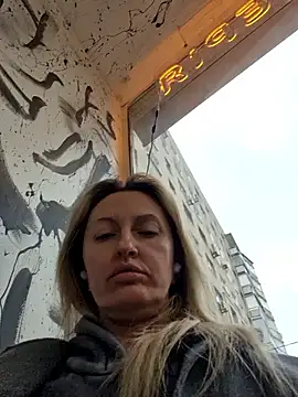 Miss    Mia  online show from 10/15/25, 12:05