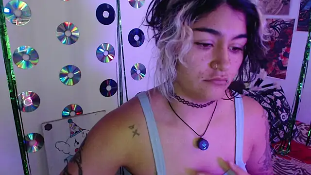 Snapshot of abril666 chatting on 10/09/25, 04:16 abril666 online show from 10/09/25, 04:16