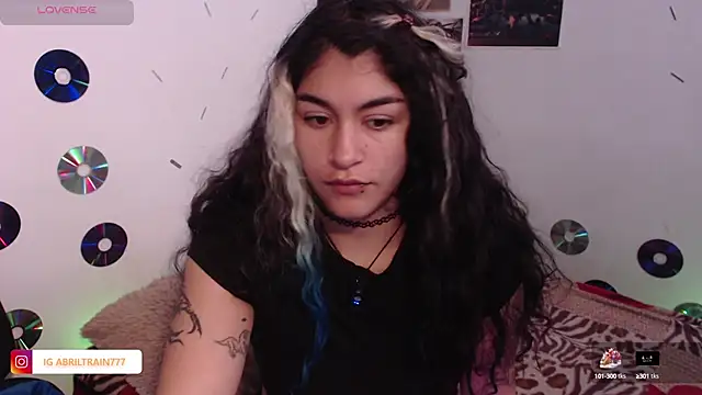 Snapshot of abril666 chatting on 10/15/25, 03:45 abril666 online show from 10/15/25, 03:45