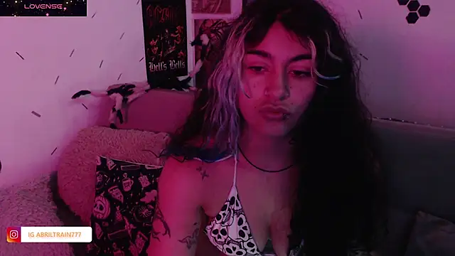 Snapshot of abril666 chatting on 10/24/25, 03:19 abril666 online show from 10/24/25, 03:19