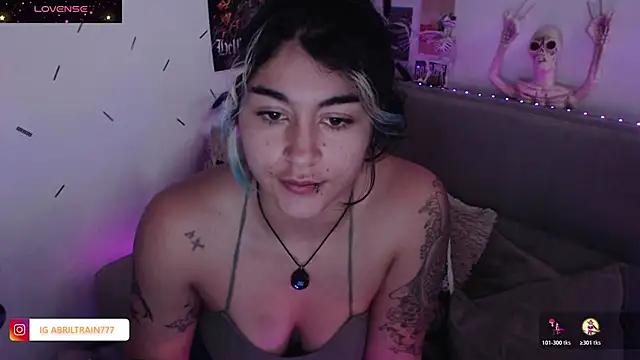 Snapshot of abril666 chatting on 10/27/25, 04:33 abril666 online show from 10/27/25, 04:33