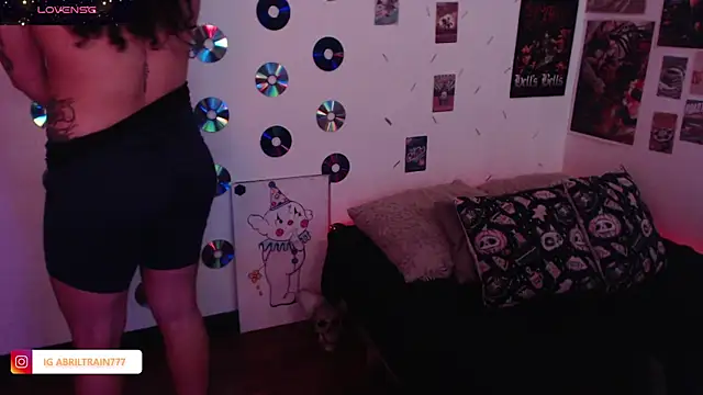 Snapshot of abril666 chatting on 11/11/25, 04:18 abril666 online show from 11/11/25, 04:18