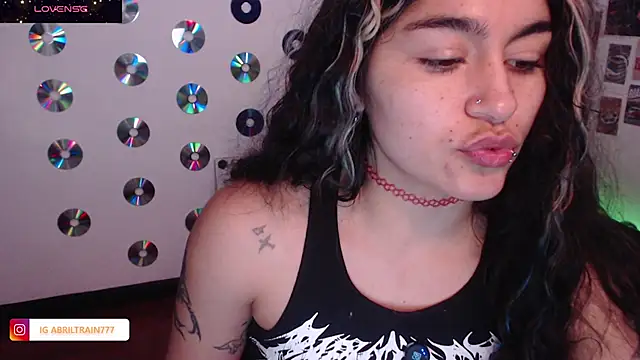 Snapshot of abril666 chatting on 11/18/25, 03:27 abril666 online show from 11/18/25, 03:27