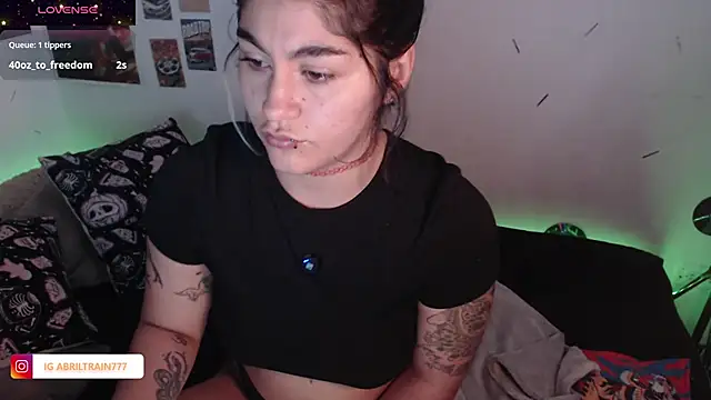 Snapshot of abril666 chatting on 11/19/25, 04:07 abril666 online show from 11/19/25, 04:07