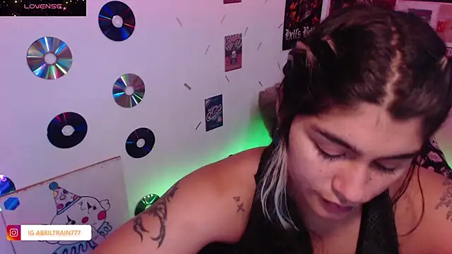 Snapshot of abril666 chatting on 11/21/25, 05:44 abril666 online show from 11/21/25, 05:44