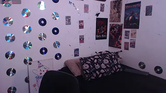 Snapshot of abril666 chatting on 12/15/25, 02:43 abril666 online show from 12/15/25, 02:43